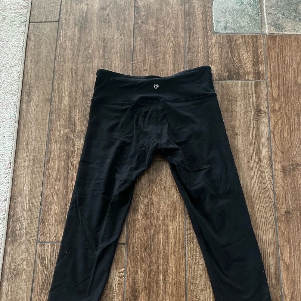 Black cropped lulu lemon leggings
